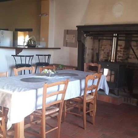 Gite A La Ferme, Avec Animaux, Fromages Et Nature Neuville-les-Decize Exterior foto