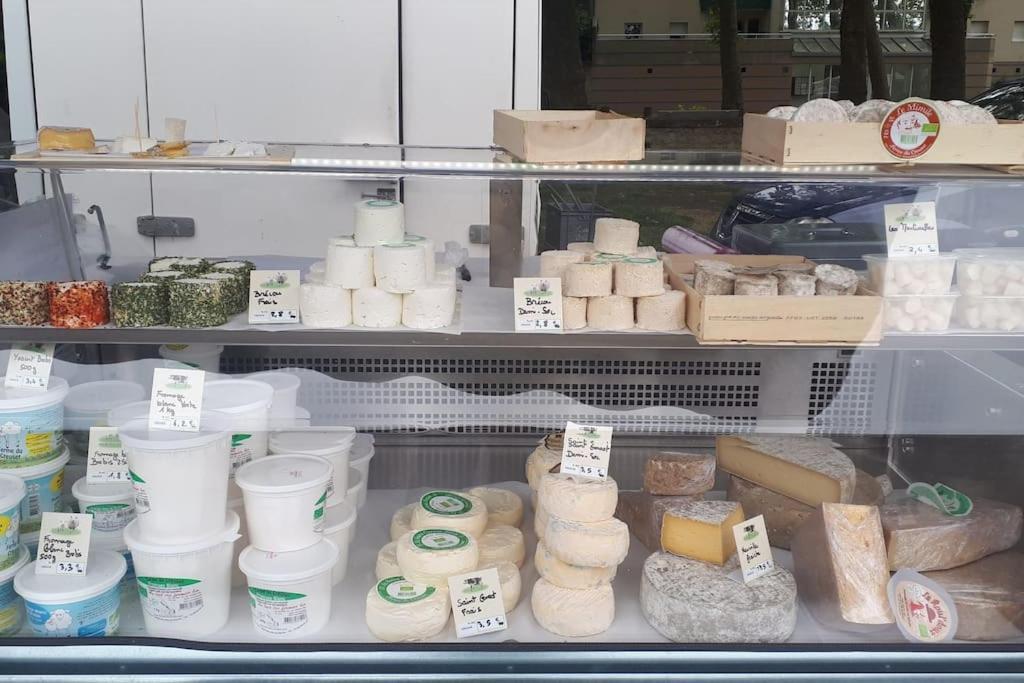 Gite A La Ferme, Avec Animaux, Fromages Et Nature Neuville-les-Decize Exterior foto